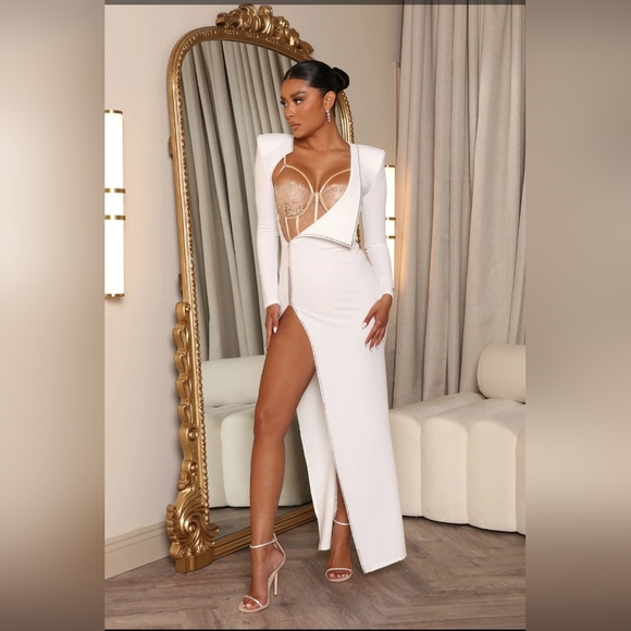 GORGEOUS WHITE DRESS - Picture 1 of 4